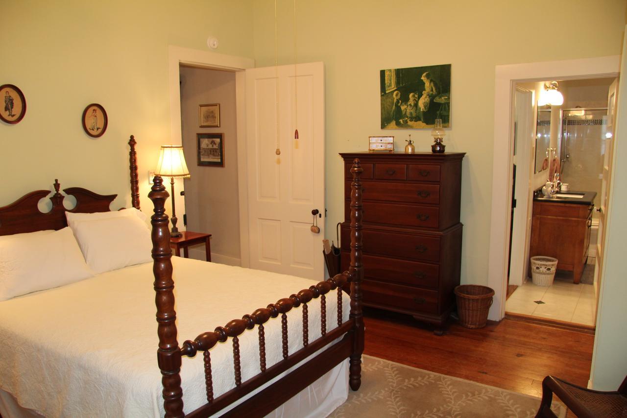 Riverboat Bed & Breakfast Натчез Экстерьер фото