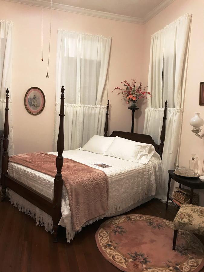 Riverboat Bed & Breakfast Натчез Экстерьер фото